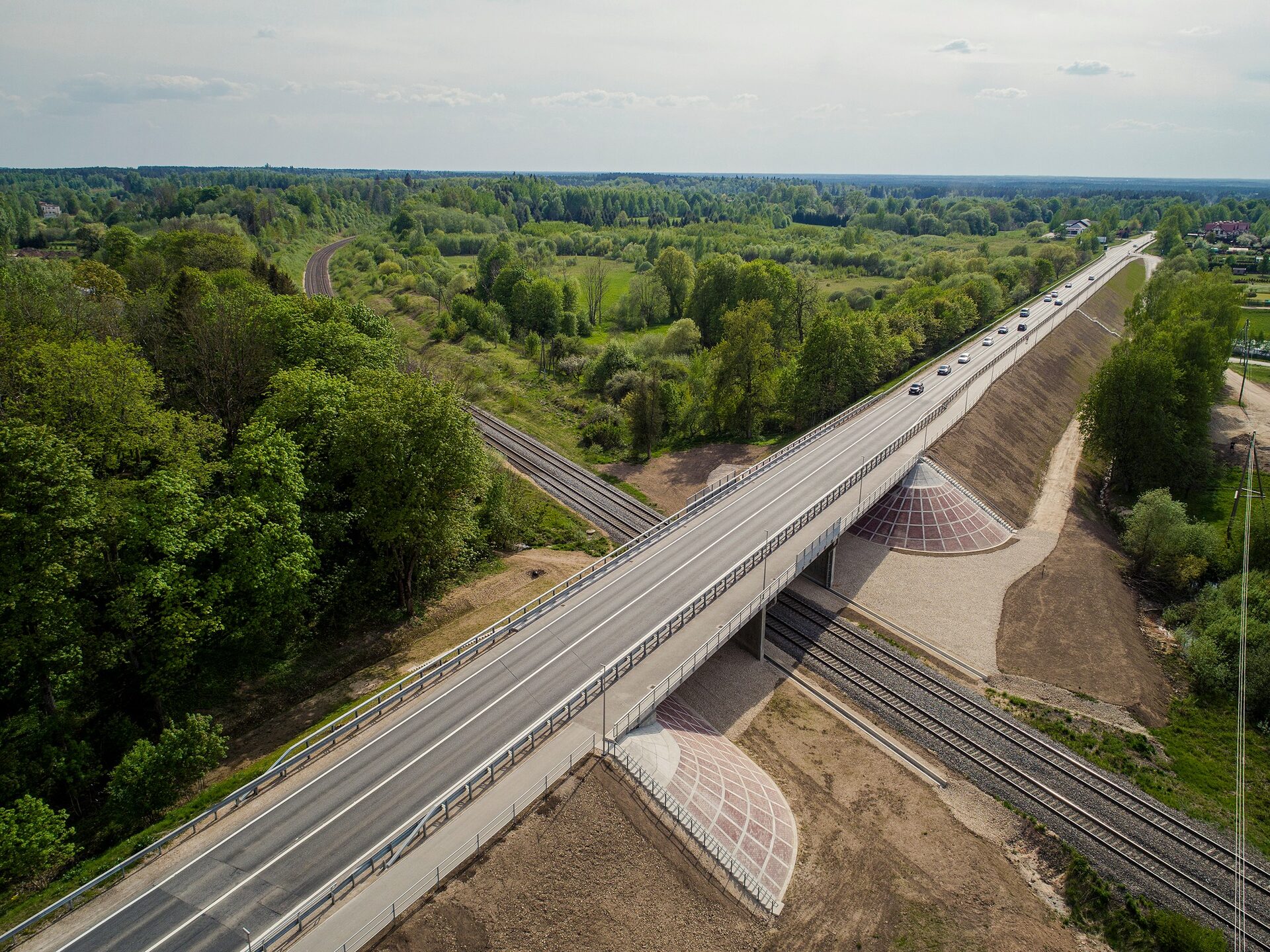 Ceļa pārvads pār dzelzceļu uz autoceļa A2 (2023)